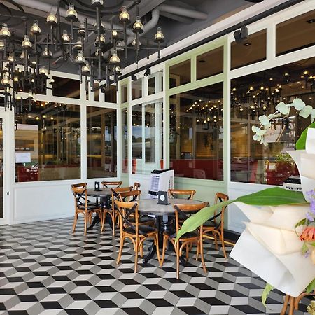 איפוה M Boutique Hotel מראה חיצוני תמונה